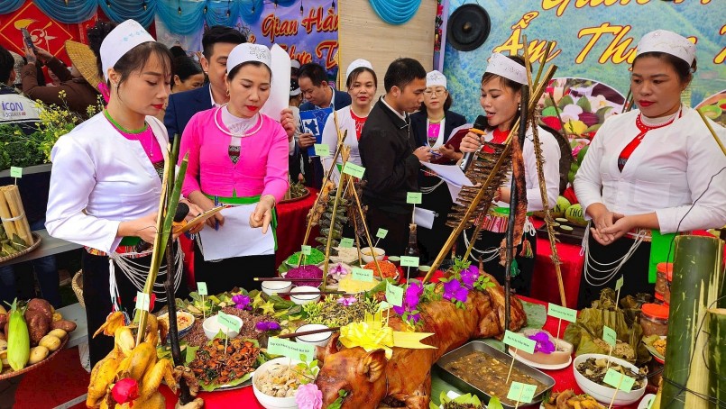 Độc đáo Ngày hội văn hóa, ẩm thực dân tộc Mường tại xã Tiến Xuân, huyện Thạch Thất Độc đáo Ngày hội văn hóa, ẩm thực dân tộc Mường tại xã Tiến Xuân, huyện Thạch Thất