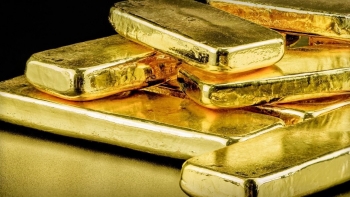 Nỗi lo cuộc chiến thuế quan khiến giá vàng bật tăng mạnh