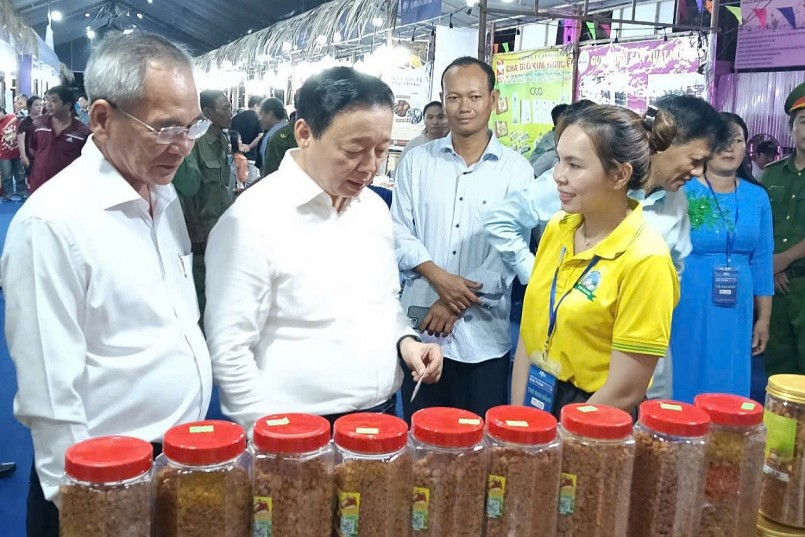 Không gian trưng bày, giới thiệu muối, gia vị và các sản phẩm OCOP được tổ chức trong khuôn khổ Festival Nghề muối Việt Nam - Bạc Liêu năm 2025. Không gian trưng bày, giới thiệu muối, gia vị và các sản phẩm OCOP được tổ chức trong khuôn khổ Festival Nghề muối Việt Nam - Bạc Liêu năm 2025.