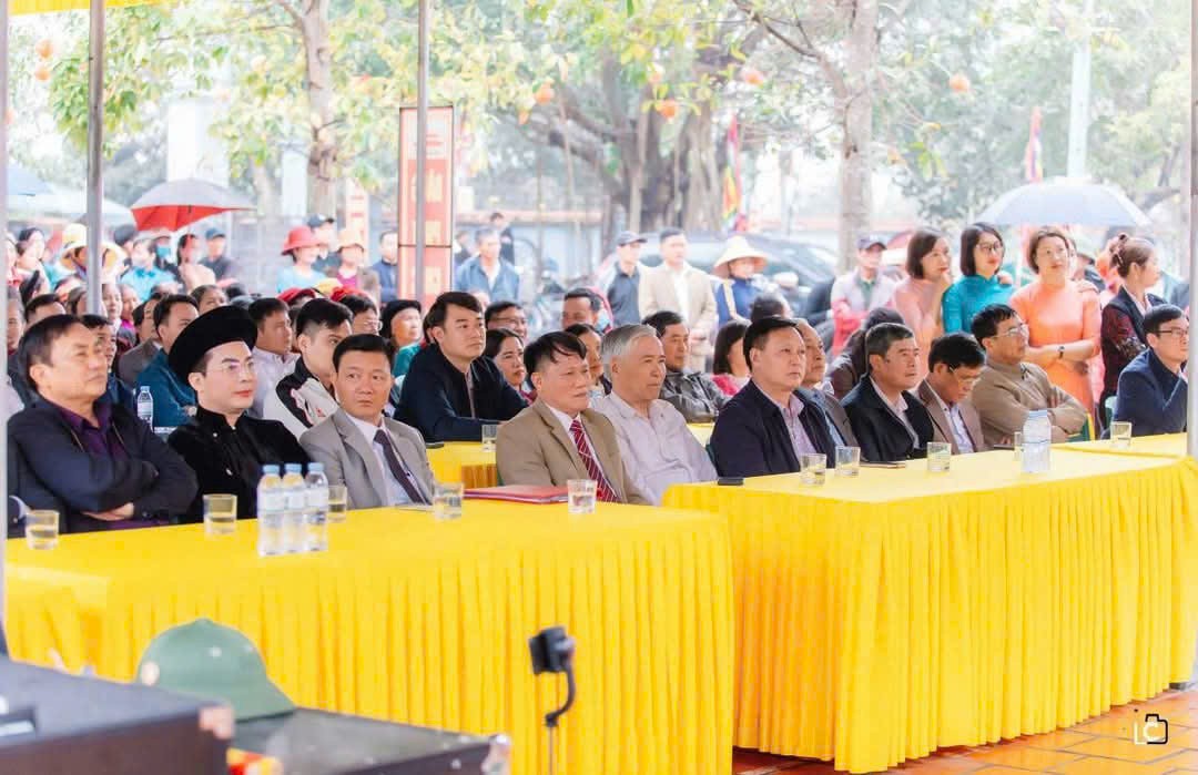 Quang cảnh tại lễ hội truyền thống Đền Đức Thánh Cả (Ảnh: Lưu Cường) Quang cảnh tại lễ hội truyền thống Đền Đức Thánh Cả (Ảnh: Lưu Cường)