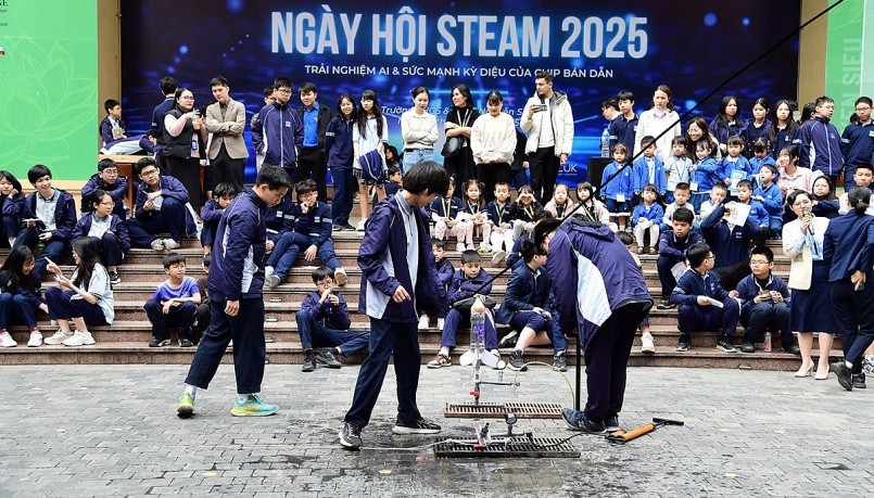 Ngày hội STEAM 2025 còn thu hút nhiều sản phẩm nghiên cứu ứng dụng khoa học khác. Ngày hội STEAM 2025 còn thu hút nhiều sản phẩm nghiên cứu ứng dụng khoa học khác.