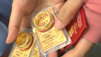 Giá vàng lại tiến sát 100 triệu đồng/lượng