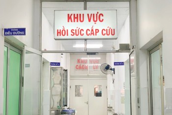 Đi du lịch uống rượu trái cây khiến 6 người ngộ độc