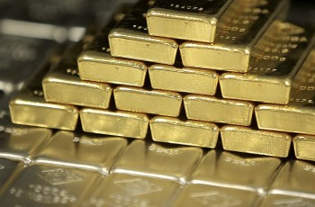 Giá vàng giảm sâu khi nhà đầu tư bán chốt lời