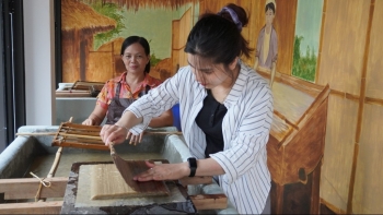 Nghề làm giấy dó - Từ di sản "ngủ quên" đến hành trình được hồi sinh