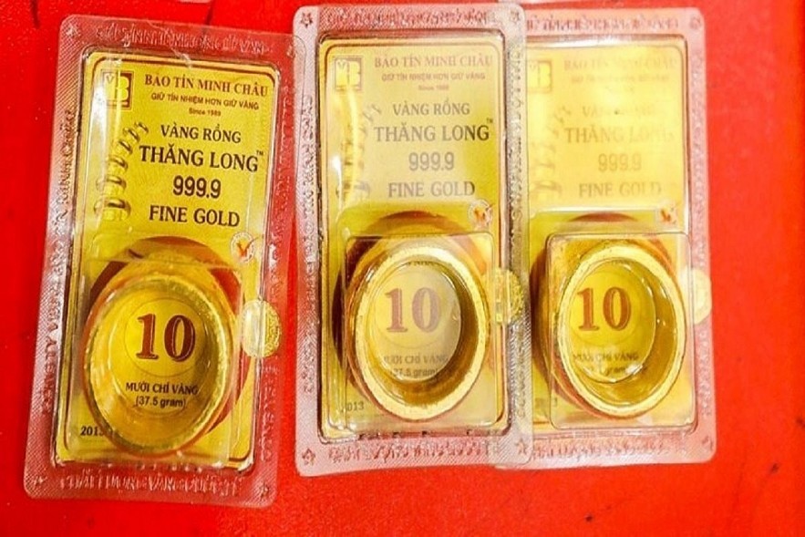Giá vàng rớt khỏi mốc 102 triệu đồng/lượng. Giá vàng rớt khỏi mốc 102 triệu đồng/lượng.