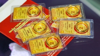 Giá vàng mất mốc 100 triệu đồng/lượng