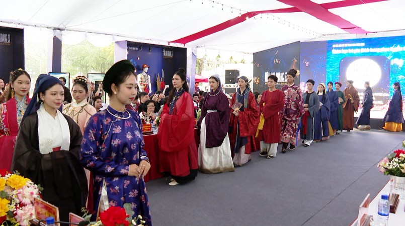 Tham vấn ý kiến chuyên gia về “Trang phục và cổ phục thời Đinh” Tham vấn ý kiến chuyên gia về “Trang phục và cổ phục thời Đinh”