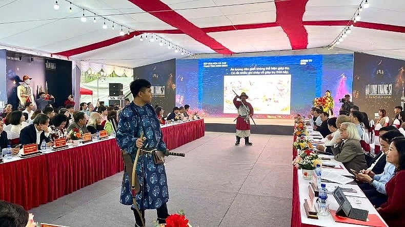 Tham vấn ý kiến chuyên gia về “Trang phục và cổ phục thời Đinh” Tham vấn ý kiến chuyên gia về “Trang phục và cổ phục thời Đinh”