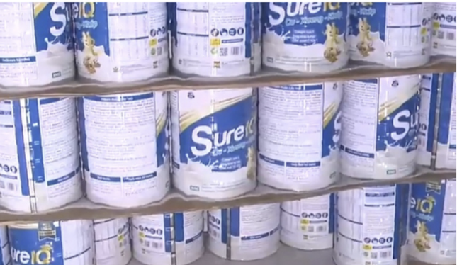 Một trong những sản phẩm được cơ quan chức năng xác định là sữa giả. Một trong những sản phẩm được cơ quan chức năng xác định là sữa giả.