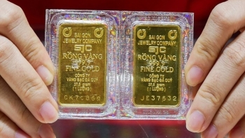 Giá vàng lập đỉnh mới 107 triệu đồng/lượng