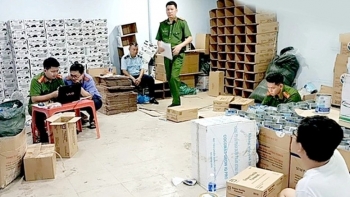 Vụ gần 600 loại sữa giả trên thị trường: Ai chịu trách nhiệm?