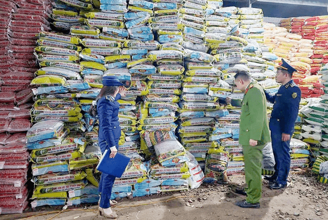 Công ty Cổ phần Công nghệ cao Sao Đỏ bị phạt gần 400 triệu đồng vì sản xuất phân bón giả Công ty Cổ phần Công nghệ cao Sao Đỏ bị phạt gần 400 triệu đồng vì sản xuất phân bón giả