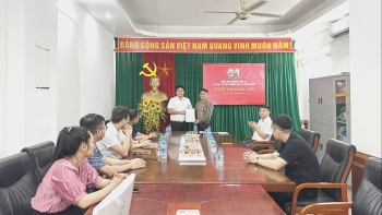 Chi bộ Tạp chí Thương hiệu và Sản phẩm tổ chức Lễ kết nạp đảng viên mới
