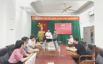 Chi bộ Tạp chí Thương hiệu và Sản phẩm tổ chức Lễ kết nạp đảng viên mới