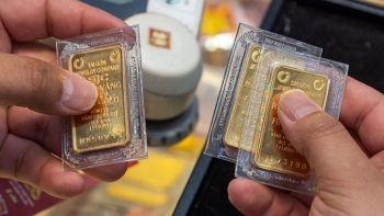 Giá vàng lại lập đỉnh mới, chuyên gia cảnh báo điều bất ngờ