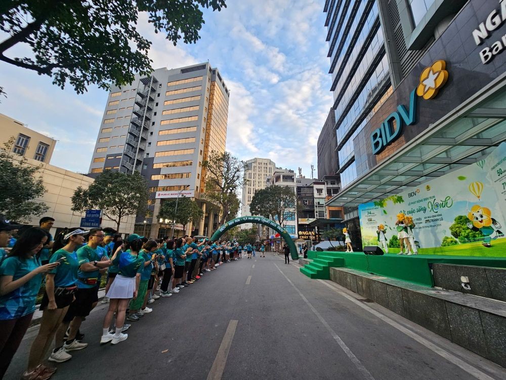 các vận động viên khởi động trước giờ xuất phát