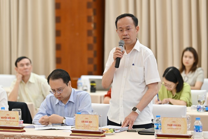 Ông Lưu Đức Huy, Phó cục trưởng Quản lý Giám sát chính sách thuế, phí và lệ phí (Bộ Tài chính) phát biểu tại hội thảo, ngày 22/4. (Ảnh: Báo Nhân dân). Ông Lưu Đức Huy, Phó cục trưởng Quản lý Giám sát chính sách thuế, phí và lệ phí (Bộ Tài chính) phát biểu tại hội thảo, ngày 22/4. (Ảnh: Báo Nhân dân).