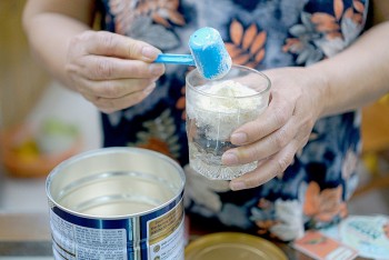 Chuyên gia cảnh báo mối nguy hiểm khi dùng phải sữa giả