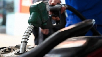 Giá xăng tăng vượt mốc 19.000 đồng/lít