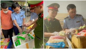 Hà Nội: Phát hiện cơ sở kinh doanh gần 1 tấn "xiên bẩn" nghi nhập lậu