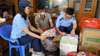 Gần 6.000 sản phẩm thực phẩm nhập lậu bị phát hiện khi bán trên Facebook