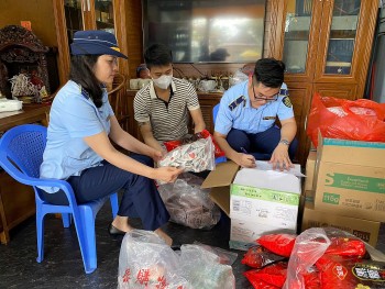 Gần 6.000 sản phẩm thực phẩm nhập lậu bị phát hiện khi bán trên Facebook