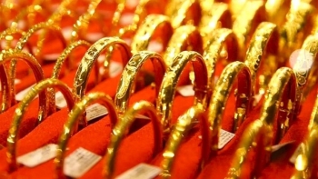 Giá vàng trong nước và thế giới biến động mạnh sáng 7/5