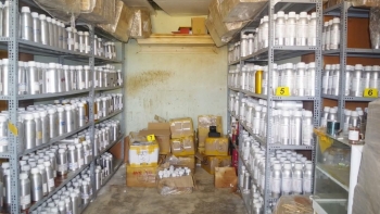 Lật tẩy đường dây nước hoa giả 50 tỉ đồng: Pha chế bằng… máy đánh trứng