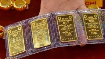 Vàng rớt 3%, người mua đỉnh lỗ hơn 6 triệu đồng mỗi lượng