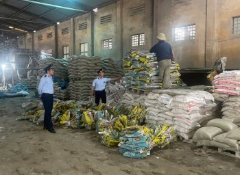 Thanh Hoá: Hơn 67 tấn phân bón giả mạo nhãn hiệu bị giám sát khắc phục hậu quả