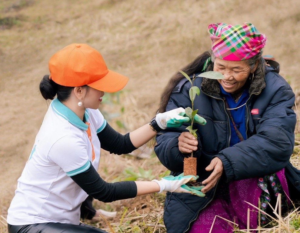 ABBANK và VietED Group sẽ hợp tác cung cấp các sản phẩm tài chính phù hợp với đối tượng là các hộ nông dân nghèo, cận nghèo; và hỗ trợ phát triển các sản phẩm tài chính cho cả chủ chuỗi giá trị nông nghiệp và các hộ nông dân…