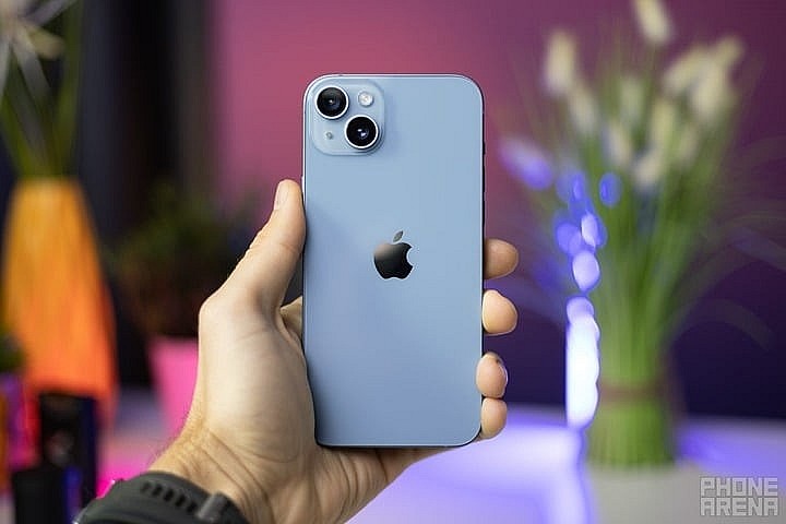 Đặc biệt, iPhone 14 – mẫu máy ra mắt từ năm 2022 – vẫn là lựa chọn hàng đầu của người tiêu dùng Việt.