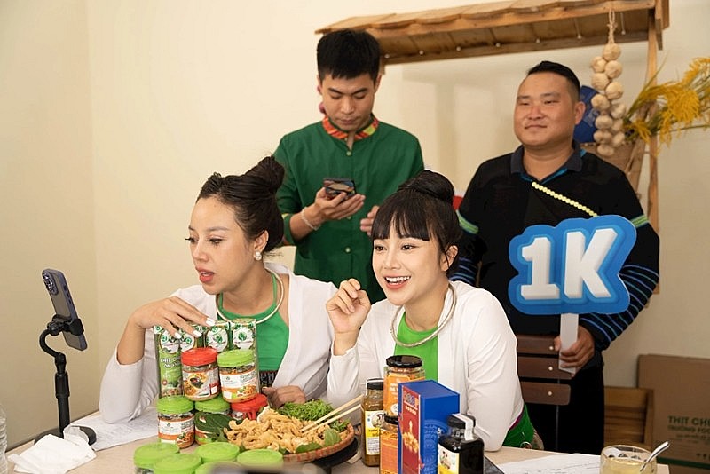 Ứng dụng chuyển đổi số giúp sản phẩm OCOP “cất cánh” trên thị trường Ứng dụng chuyển đổi số giúp sản phẩm OCOP “cất cánh” trên thị trường