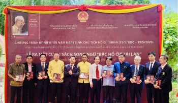 Ra mắt sách song ngữ 