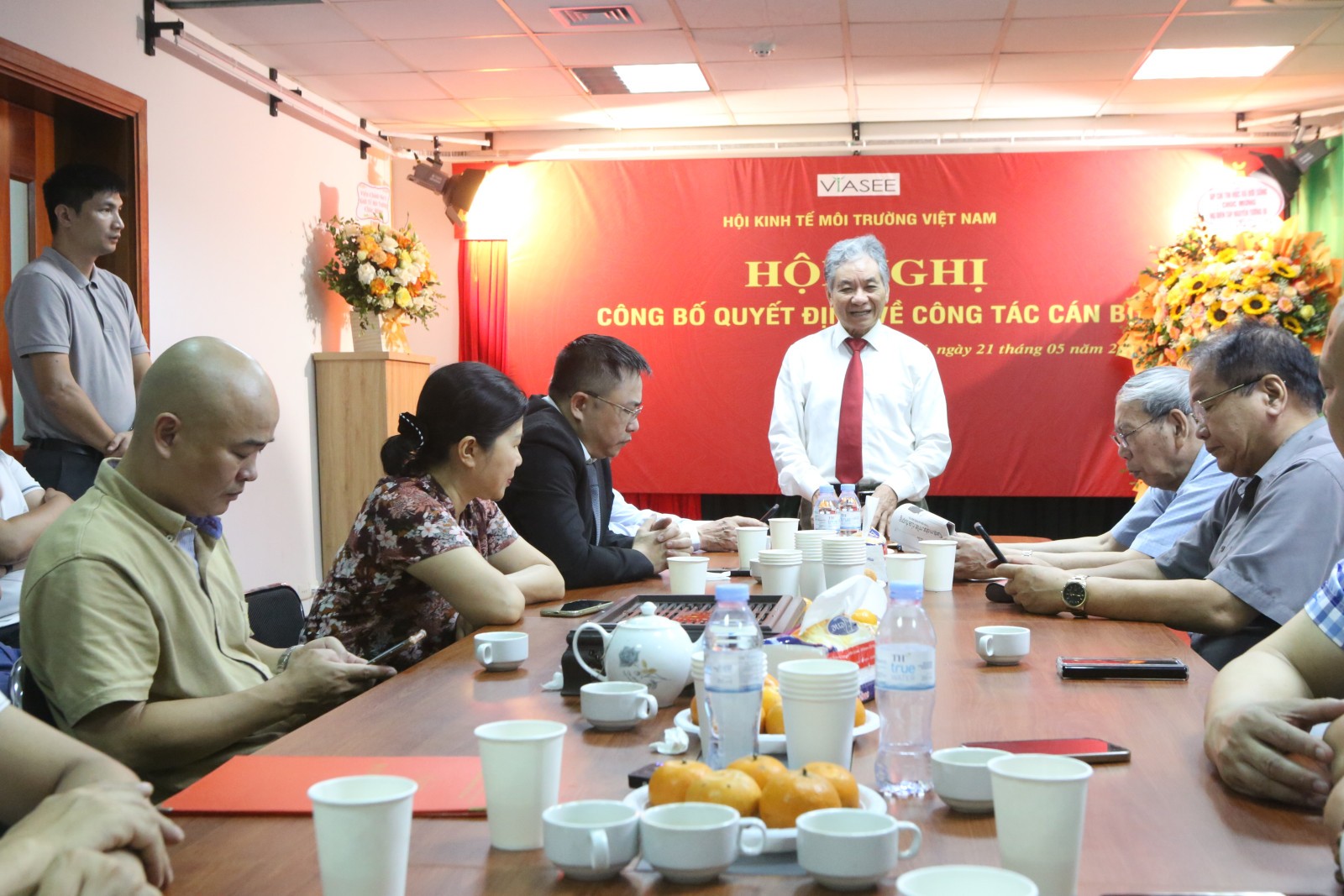 hội nghị công bố và trao quyết định về công tác cán bộ. hội nghị công bố và trao quyết định về công tác cán bộ.