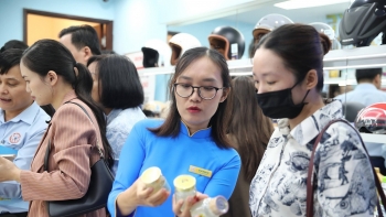 Báo chí – ngọn đèn trong "mê cung tiêu dùng"