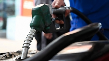 Giá xăng tăng nhẹ, dầu giảm từ 15h chiều nay