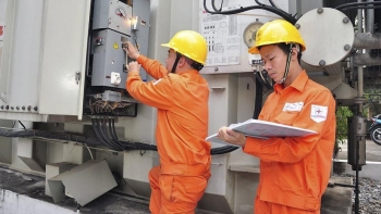 Giá điện sinh hoạt giảm 5 bậc, cao nhất gần 4.000 đồng/kWh