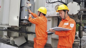 Giá điện sinh hoạt giảm 5 bậc, cao nhất gần 4.000 đồng/kWh