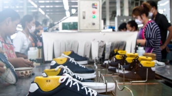 Ngành dệt may - da giày có nguy cơ mất lợi thế nếu không thoát khỏi “vòng kim cô” gia công