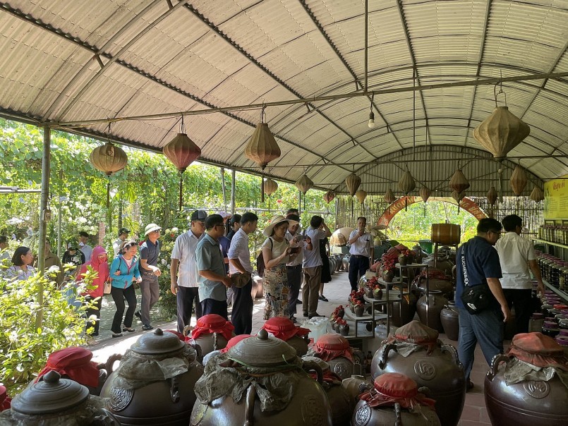 Tại điểm du lịch xã Hồng Vân có nhiều sản phẩm du lịch độc đáo... 