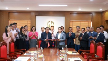 Nhà xuất bản Giáo dục Việt Nam ký kết thỏa thuận hợp tác với Nhà xuất bản Giáo dục và Thể thao Lào