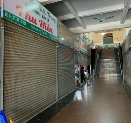 Cao điểm xử lý hàng nhái: Tiểu thương Thanh Hóa vẫn đồng loạt “cửa đóng, then cài”