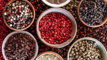 Giá tiêu ổn định đầu tuần, xuất khẩu tăng trưởng nhưng thị trường phân hóa