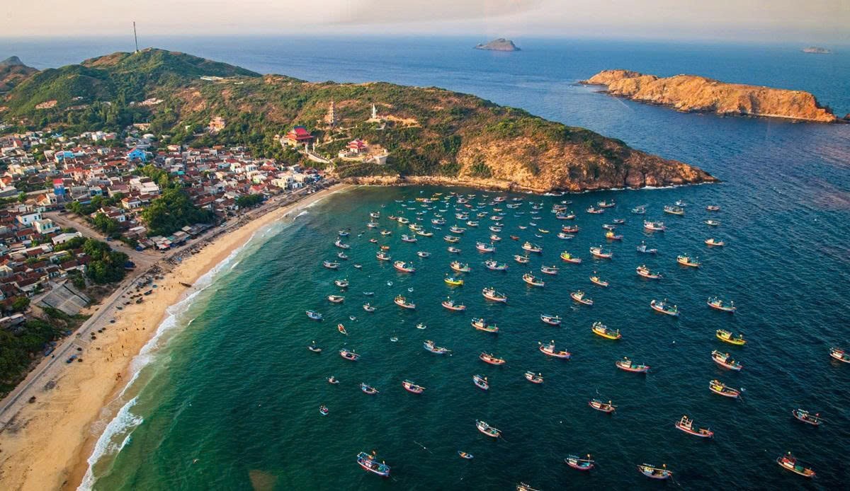 Khai thác bền vững biển giúp Việt Nam phát triển kinh tế xanh và xây dựng hình ảnh quốc gia thân thiện với thiên nhiên. Ảnh: Tiến Luyến. Khai thác bền vững biển giúp Việt Nam phát triển kinh tế xanh và xây dựng hình ảnh quốc gia thân thiện với thiên nhiên. Ảnh: Tiến Luyến.