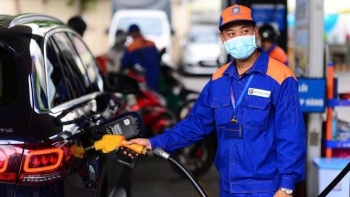 Giá xăng tăng lần thứ ba liên tiếp, dầu tăng mạnh hơn