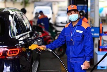 Giá xăng tăng lần thứ ba liên tiếp, dầu tăng mạnh hơn