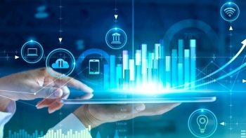 Tăng trưởng kinh tế và áp lực tái cấu trúc nền tảng