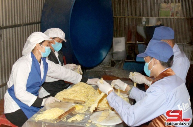 HTX Sản xuất và chế biến măng sạch Tân Xuân chế biến măng bát độ.